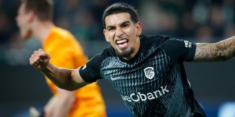 Daniel Muñoz podría llegar al Crystal Palace según informa la prensa inglesa